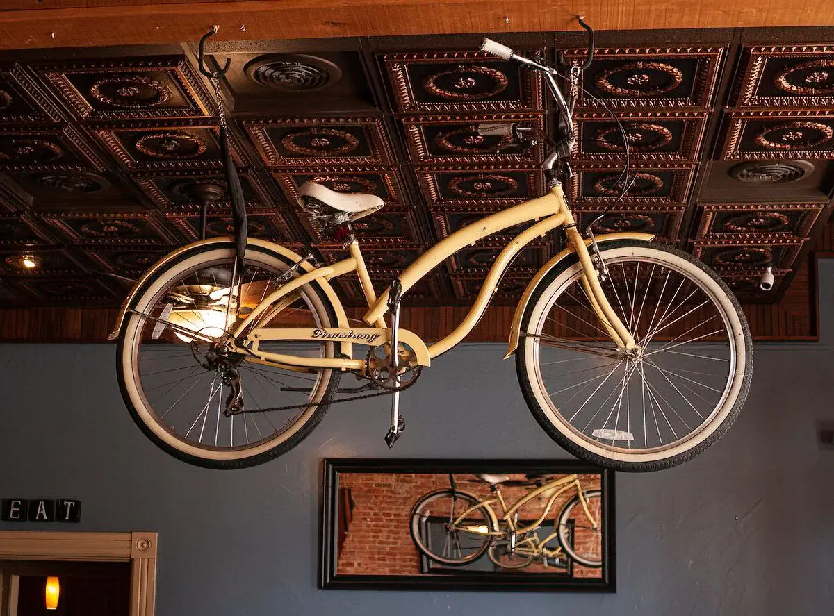 Mojo’s Lounge and Blue Note Brewing