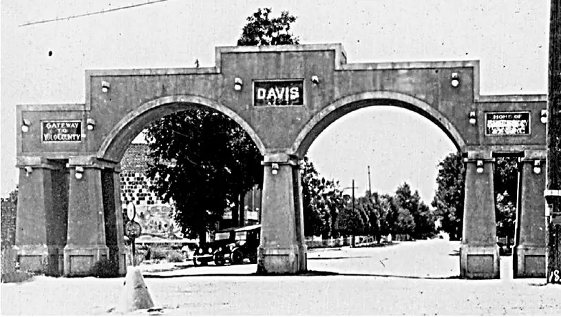 View from the Saddle: Historic Davis Arch